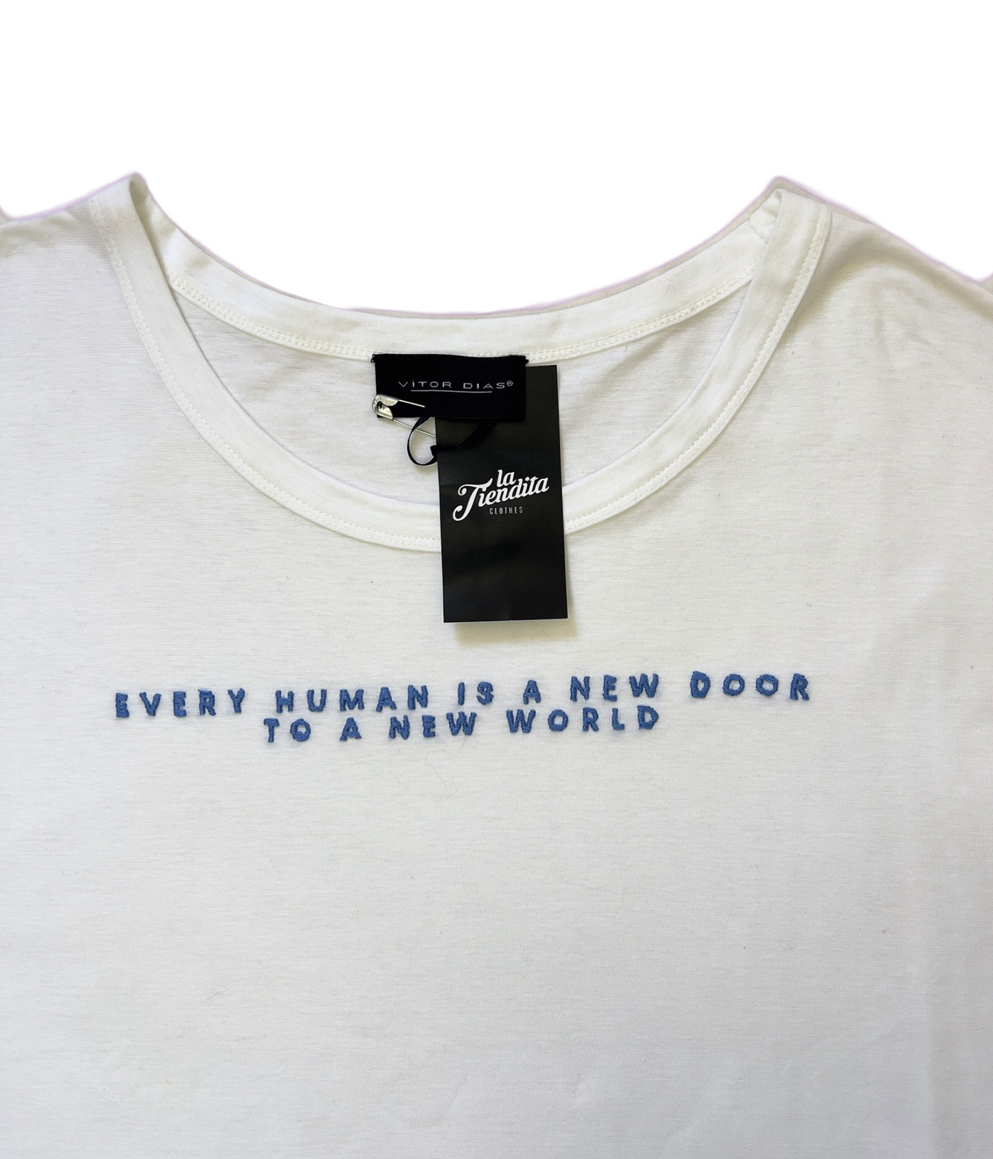 CAMISETA EVERY HUMAN IS A NEW DOOR TO A NEW WORLD